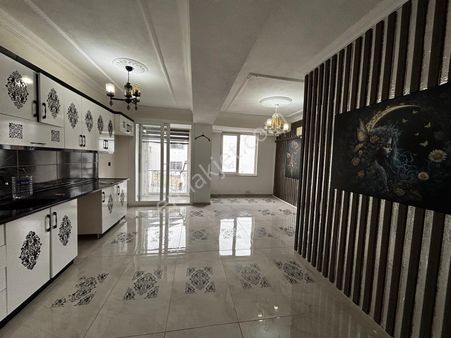 Dost Emlaktan Merkez'de Asansörlü Tadilatlı 2+1 Satılık Daire