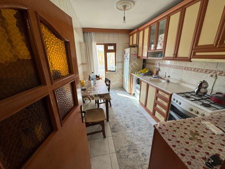 Es-astan Selçuklu Mahallesinde Cadde Üzerinde Ara Katta Geniş Metrekareli Daire