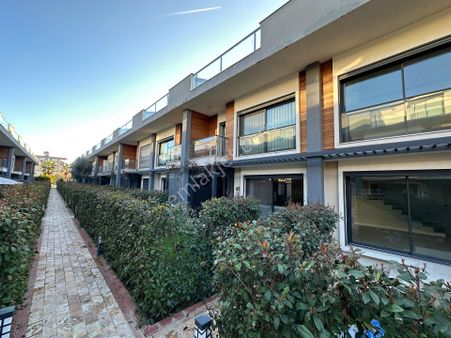 Gaziemir Sarnıç Kahverengi Villalarında Satılık 4+1 Villa