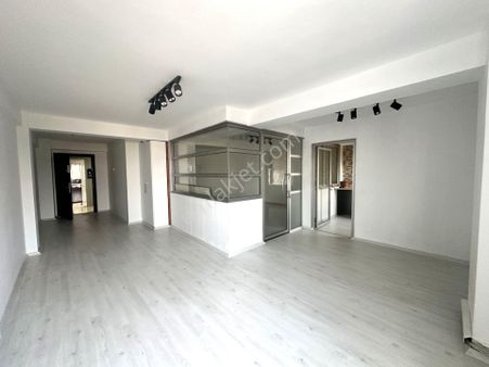 Çalışkan_dan Karabağlar Yeşillik Caddesinde Satılık Ofis & İşyeri