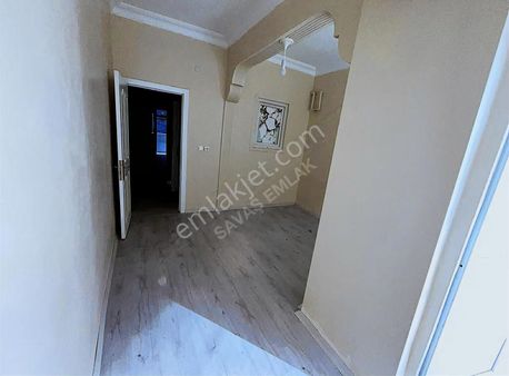 Savaş Emlak'tan Satılık 2+1 Daire Giriş Kat 5 Katlı Bina