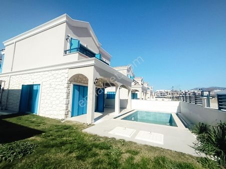 Karaova'da Özel Havuzlu Tek Müstakil 5+1 Kiralık Villa