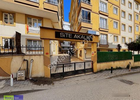 Çekmeköy Merkez Mahallesinde Butik Sitede Satılık 2+1 Daire