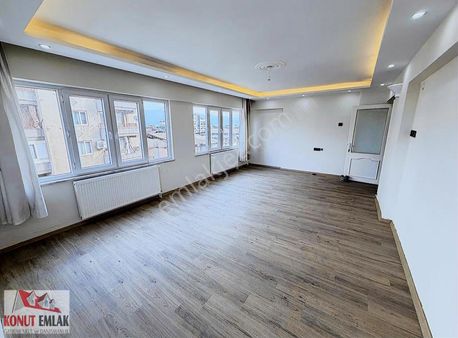 Konut Emlaktan Şirinevlerde 3+1 Geniş Cadde Üzeri Satılık Daire