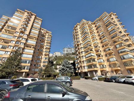 4+1 9.kat Bölgenin En Prestijli Sitesinde 3 Balkonlu Güvenlikli