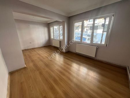 Buca Dicle Mah.de İşçievleri Cad.si Yakın 2+1 95m2 Dgazlı Ayrı Mutfak Kiralık Daire