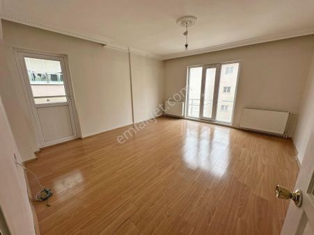 Çağlayan Mahallesinde Ara Katta Yapılı 3+1 Kiralık Daire