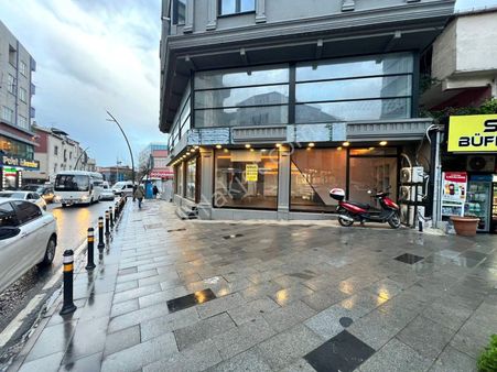 Sefaköy Merkez'de Cadde Üzeri 160m2 Düz Ayak Bodrumlu Dükkan...