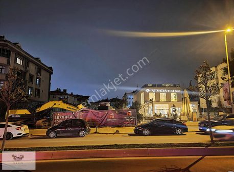 Bahçelievler Yayla Cadde Üzeri Nevada Cafe Yanı
