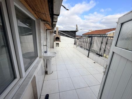 A Hastanesi Karşısı Eşyalı Kiralık Daire 1+1 Teras Katı