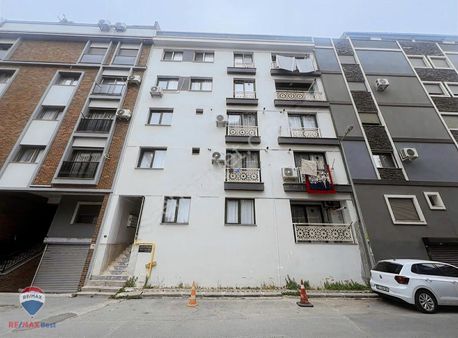 34 Karşıyaka Şemikler De Satılık 1+1 Daire