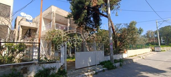Bornova Atatürk Mah. 243 M2 Arsa İçinde 2 Katlı Bina