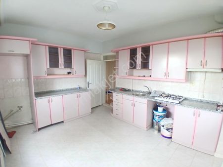 Akçay Emlak'tan Akşehir Park Hayat Hastahanesi Civarında Bakımlı Doğalgazlı 2. Kat Kiralık 3+1 Daire