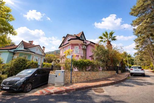 Kemer Merkezde Site İçinde Luks Müstakil Villa