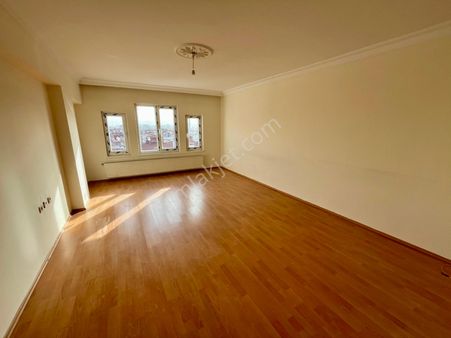 Osmangazi Mah Asansörlü Geniş Ara Katta Masrafsız 3+1 Kiralık