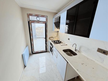 Bahçeşehir Esenkent Yeni Sıfır Binada Kiralık Teraslı Daire