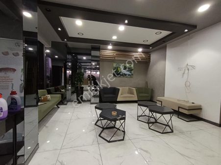 Eski Londra Asfaltına Cepheli 200 M² Kiralık İşyeri