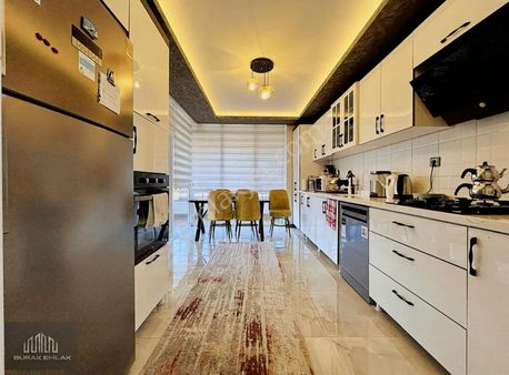 Burak'tan Lüx Sitede Geniş Balkonlu G.odalı K.garajlı 11.kat 3+1