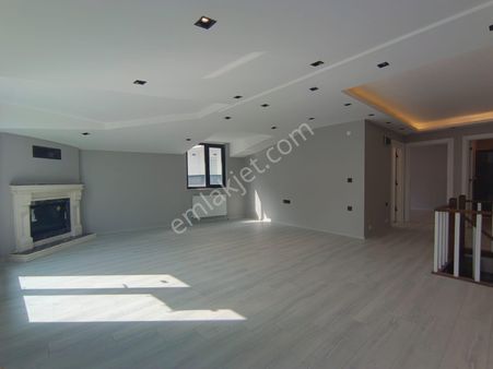 Çekmeköy Merkez Mh Satılık Ultra Lüks 4+2 240m² Çatı Dubleks