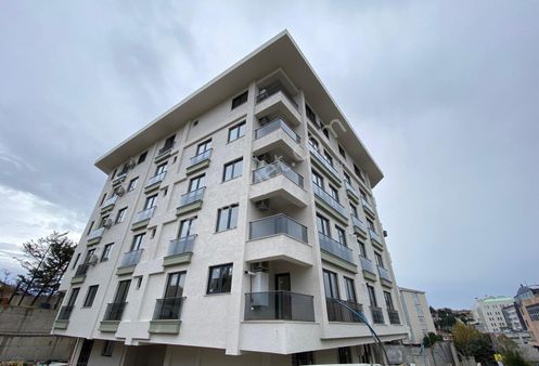 Remax Anı 'dan Üsküdar Bahçelievler 'de Geniş Kiralık 1+1 Daire