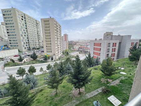 Karaağaç Toki'de Ara Katta Manzaralı Önü Açık 2+1 Satılık Daire