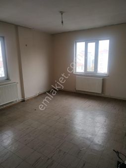 Balıkesir Bahçelievler Mah. Yarış Orta Okulu Yakını Satılık 2+1 Daire