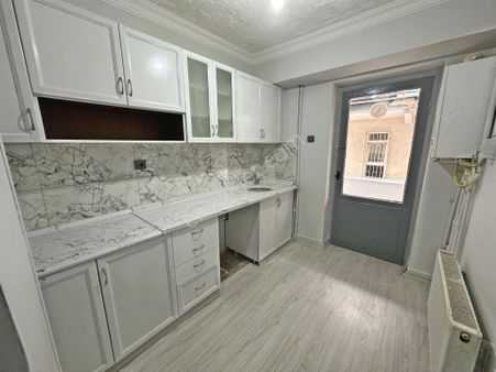 Demirlibahçe Tren Yakınında Yapılı Öğrenciye Uygun 2+1 Kiralık Daire