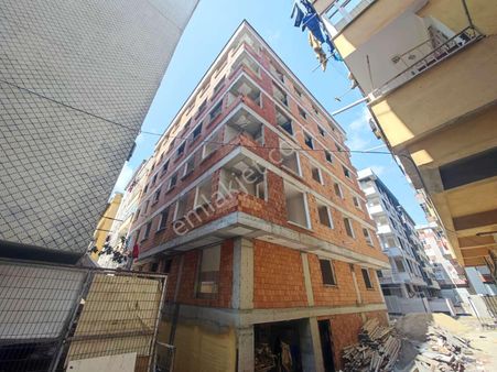 Fatih Emlaktan Merkez Cami Yakını Satılık 2+1 Ara Kat Daire