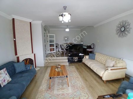 Akçay Emlak'tan Akşehir Stadyum Karşısında Komple Bakımlı Geniş Ara Kat(2. Kat) Satılık 3+1 Daire