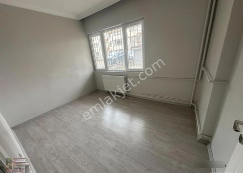 Kurtuluş Emlak Tan Kurtuluş Bahadırlar Sk.da 3+1 Bağımsız Salon Full Yapılı