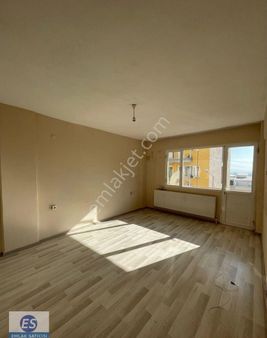 Çiğli De Kiralık 3+1 Doğalgazlı Ferah Daire