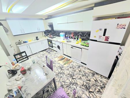 Şafak'tan Kafkas Caddesi Üzeri Yeni Bina Lüks Yapılı Geniş Acil