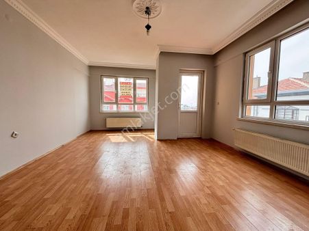 Özlem Caddesi Yakını Güney Cephe 3.kat Asansörlü 3+1 Kiralık Daire**