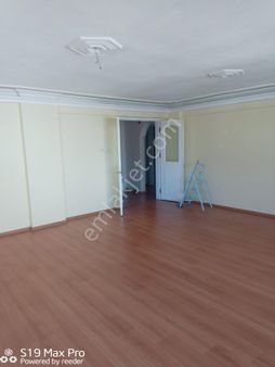 Konum Emlaktan Uncubozköy Mahallesinde Çok Geniş Ara Kat Dairemiz Kiralıktır..