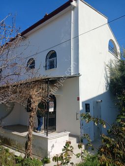 İskele Mevkii Denize Girilen Bölgede Satılık 3 Katlı Yazlı