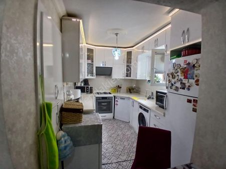 Akçay Emlak'tan Akşehir Çarşı Merkezde Gülmece Parkı Civarı Komple Bakımlı Ara Kat Satılık 2+1 Daire