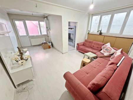 Aşağı Eğlence Tevfik Sağlam Yanı Kat Konumlu 2+1 Balkonlu Mantolamalı