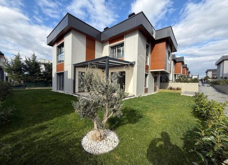 Süleymanpaşa’da-havuzlu-lüks Ve Sıfır-asansörlü Tripleks Villa