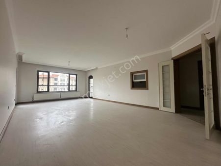 Truva Emlaktan 3+1( Halk Eğitime Yakın Kıralık Daıre )