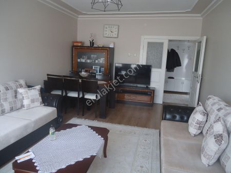 Aydınlıkevlerde Full Yapılı Satılık Daire Gizem Emlaktan