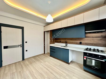 ꧁ay Emlaktan꧂akçay'da Ayrı Mutfak Asansörlü Denize Yakın Satılık 2+1 Dubleks Daire