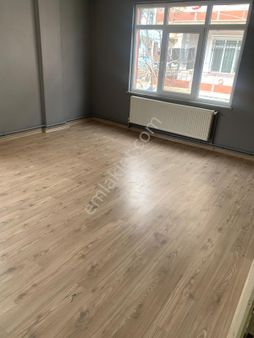 İzmit Yenişehirde Tramvaya Yakın Merkezi Konumda Kiralık 2+1