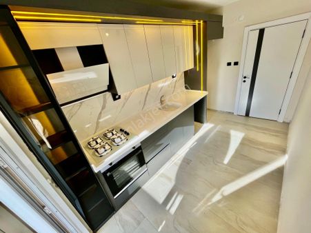 ꧁ay Emlaktan꧂akçay'da Doğalgazlı Denize 400 Mt Müstakil Tadında Köşe Ön Cephe Satılık 2+1 Daire