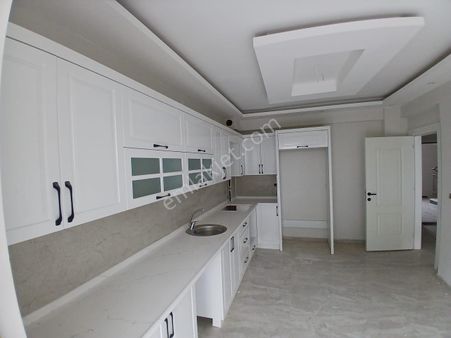 Akçay Emlak'tan Akşehir Yarenler Kapalı Pazar Civarı Bireysel Garajlı Arakat Satılık Sıfır 4+1 Daire