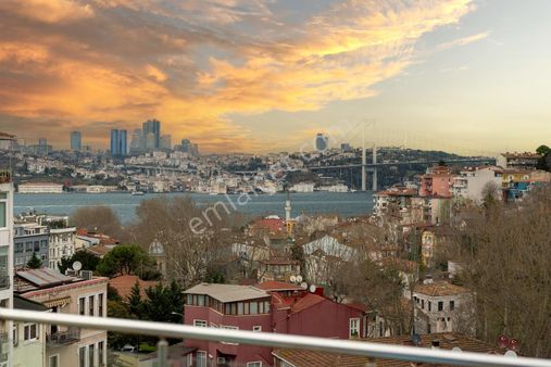 Kuzguncuk 'ta Teraslı Full Boğaz Manzaralı Kiralık 2+1 Daire