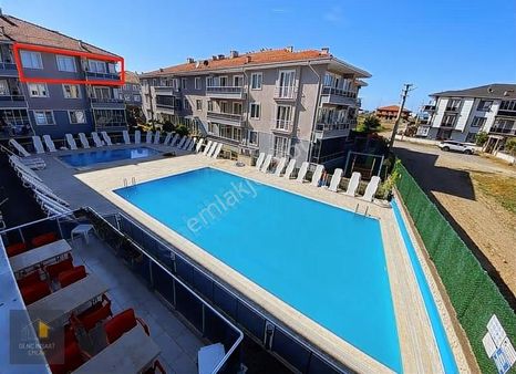 Karasu'da Muhteşem Havuz Manzaralı 2+1 Geniş Daire