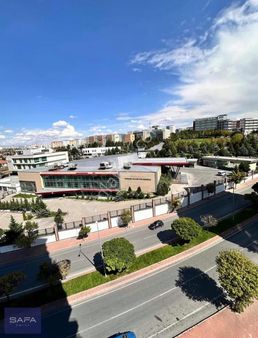 Safa Emlaktan İki Üniversiteye Yakın Satılık Kombili Daire