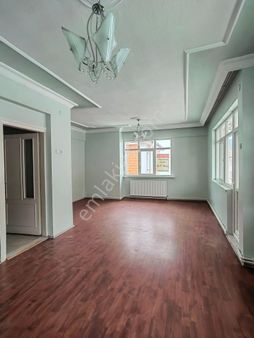 Nasreddinden Altunkalem Muhtarlığı Üstü Satılık Bakımlı Daire