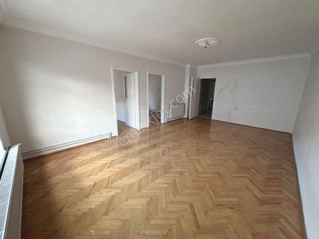 Abidinpaşa Mahallesi Ara Kat Ön Cephede Geniş 3+1 Kiralık Daire