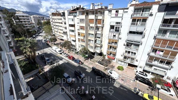 Sadıkbey Mithatpaşa Caddesinde Otoparklı 3+1 Satılık Daire